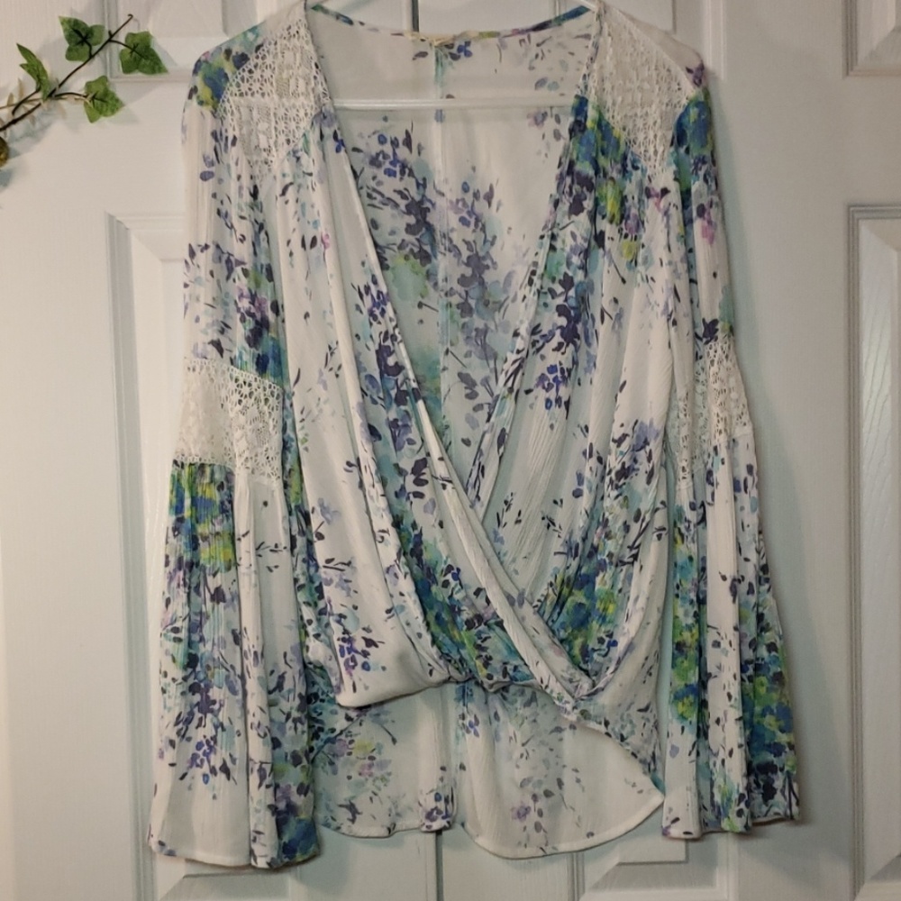 🌿Absolutely Gorgeous Must Have Top🌱